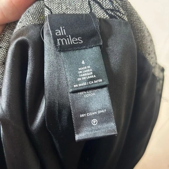 Ali Miles, size 4 fit and flare skirt, floral pattern, back zip, wide belt loops - Picture 2 of 6